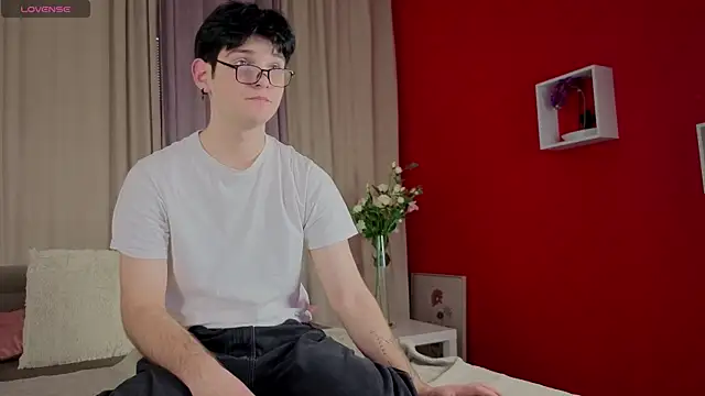 Snapshot of LiamRivers chatting on 11/17/25, 02:23 LiamRivers online show from 11/17/25, 02:23