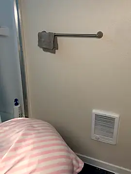 Snapshot of NaomiBella333 chatting on 11/12/25, 10:52 NaomiBella333 online show from 11/12/25, 10:52