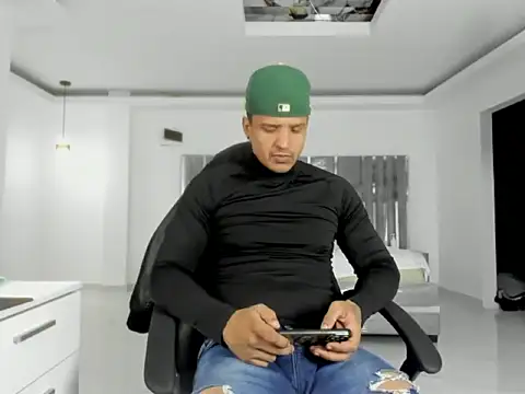 master leather online show from 04/18/26, 06:39