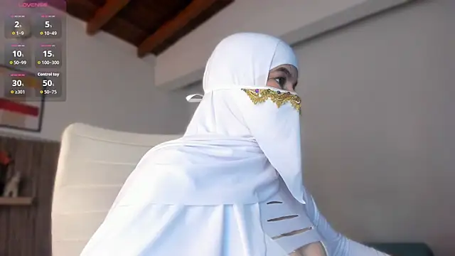 Hannaa Dolly online show from 11/18/25, 03:01