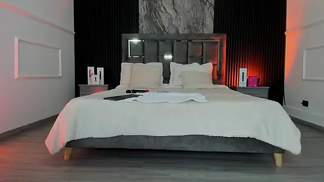 Laureenwells online show from 03/13/26, 07:53