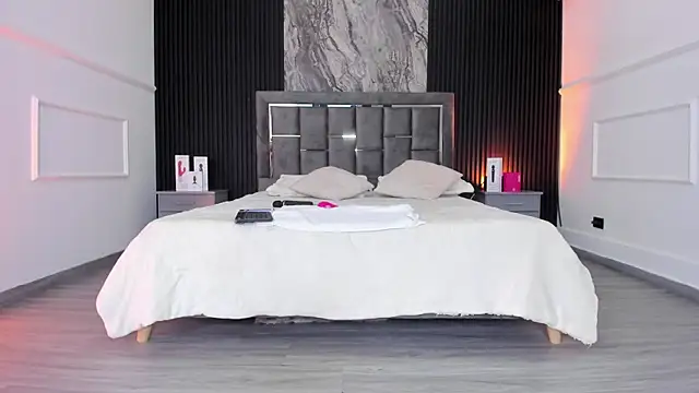 Laureenwells online show from 04/08/26, 07:47