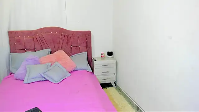 yourlatina emely online show from 03/05/26, 08:49