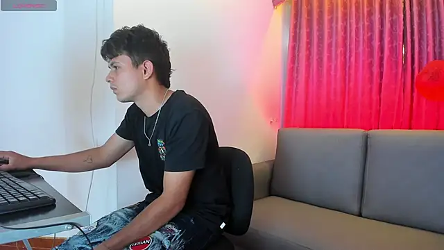 Snapshot of Hospick_white chatting on 11/14/25, 06:28 Hospick white online show from 11/14/25, 06:28