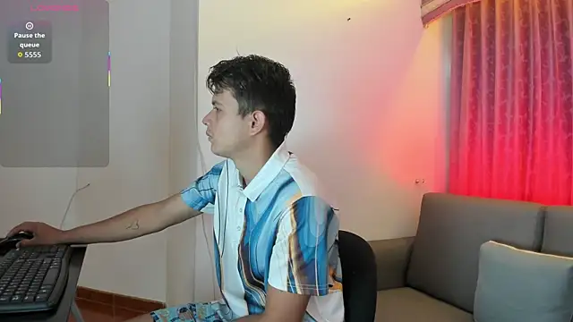 Snapshot of Hospick_white chatting on 11/15/25, 05:20 Hospick white online show from 11/15/25, 05:20