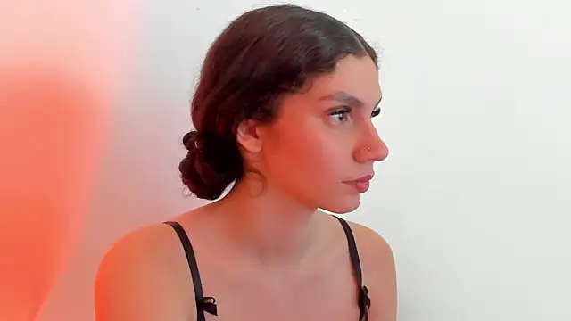 cloee20  online show from 12/22/25, 02:30