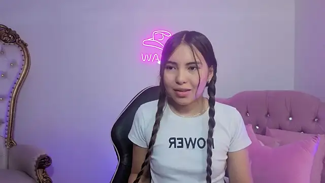 Snapshot of ISABELA_TAY chatting on 05/15/26, 12:01 ISABELA TAY online show from 05/15/26, 12:01