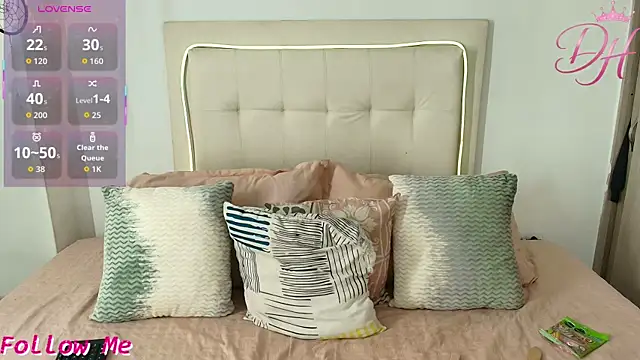 Daphne Hills online show from 04/12/26, 05:40