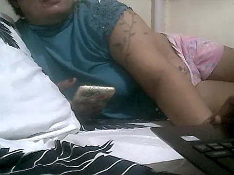 loriepinay46 online show from 11/17/25, 02:01