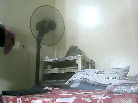 Snapshot of loriepinay46 chatting on 02/14/26, 06:37 loriepinay46 online show from 02/14/26, 06:37