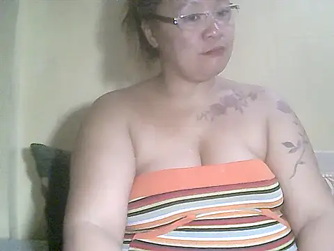 loriepinay46 online show from 03/09/26, 12:20