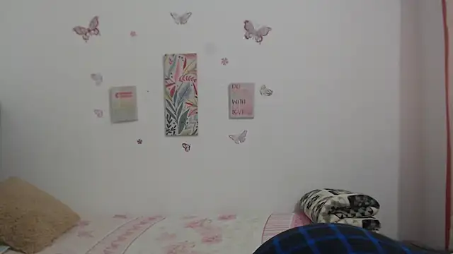 AishaOwens online show from 12/04/25, 08:17