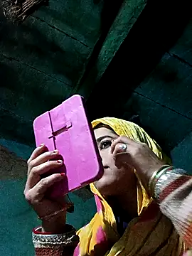 Hot kamla online show from 12/22/25, 11:46