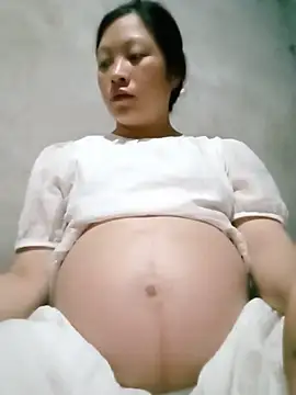 Snapshot of Micky_baby chatting on 05/17/26, 02:57 Micky baby online show from 05/17/26, 02:57