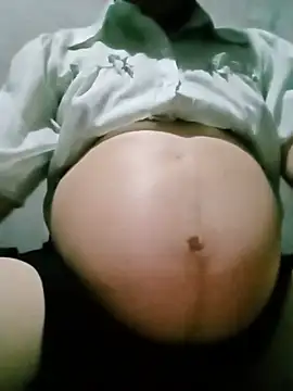 Snapshot of Micky_baby chatting on 05/25/26, 04:13 Micky baby online show from 05/25/26, 04:13
