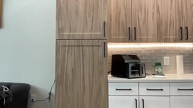 Snapshot of TheTonedPersian chatting on 11/12/25, 11:21 TheTonedPersian online show from 11/12/25, 11:21