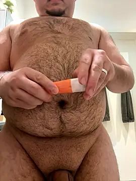 latina w19 online show from 11/19/25, 10:10