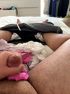 latina w19 online show from 11/22/25, 12:26