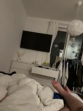 latina w19 online show from 12/13/25, 11:32