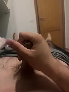 Snapshot of Yannick04 chatting on 11/13/25, 01:48 Yannick04 online show from 11/13/25, 01:48