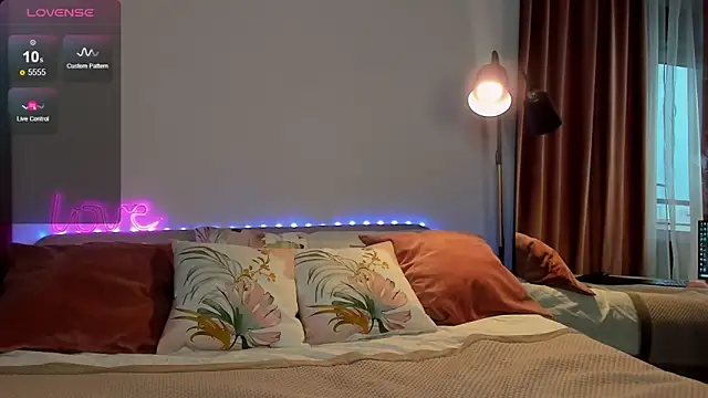 EllaRosss online show from 12/03/25, 09:51