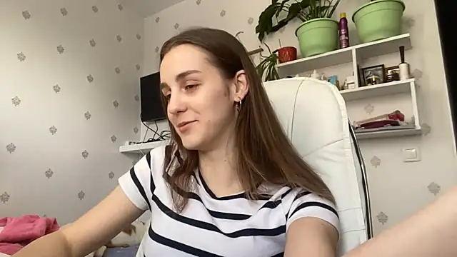 SweetieKatie online show from 12/15/25, 10:08