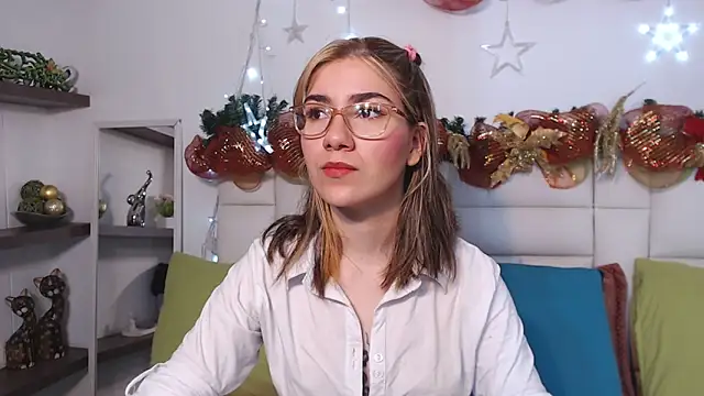 AriLumi online show from 12/22/25, 07:33