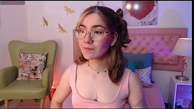 AriLumi online show from 01/13/26, 07:30