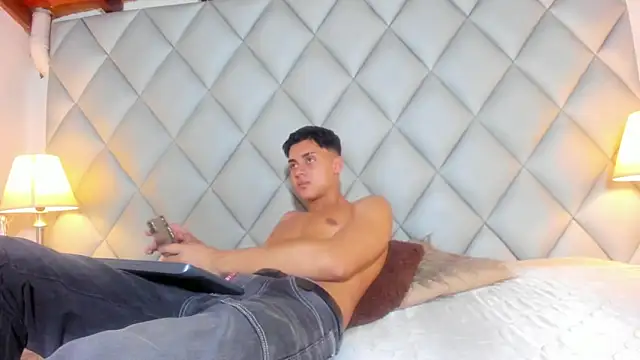 ZeusBrant online show from 04/23/26, 02:08