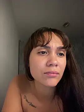 Snapshot of carolsapequinha chatting on 05/05/26, 04:31 carolsapequinha online show from 05/05/26, 04:31