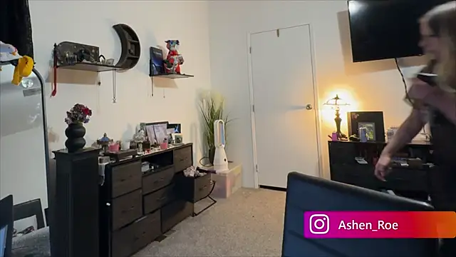 AshenRoe online show from 03/28/26, 06:24