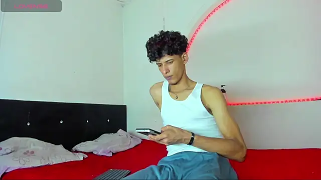 kaiborman00 online show from 03/24/26, 03:22