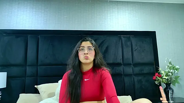 LuisaFranco online show from 12/05/25, 03:59