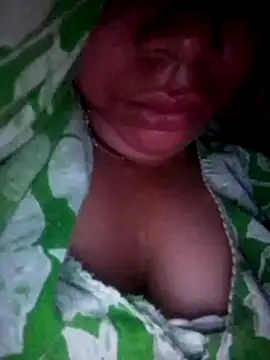 Snapshot of isha_sharma2002 chatting on 11/17/25, 12:16 isha sharma2002 online show from 11/17/25, 12:16