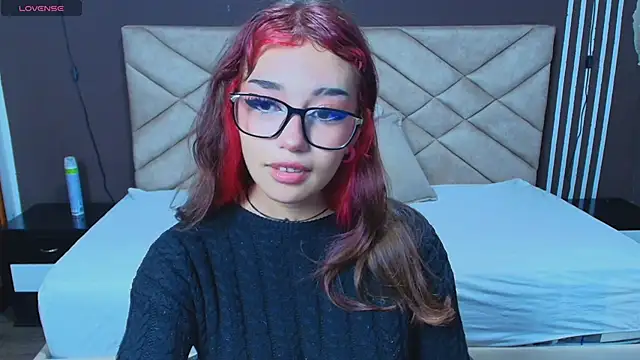 Laracooper  online show from 11/17/25, 06:03