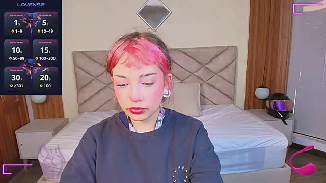 Laracooper  online show from 02/18/26, 07:21