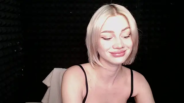 RealLinaaa online show from 11/18/25, 07:07