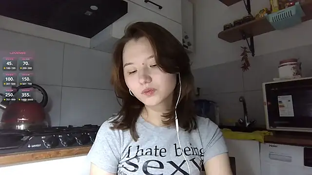 Snapshot of DeenaCaho chatting on 11/22/25, 02:38 DeenaCaho online show from 11/22/25, 02:38