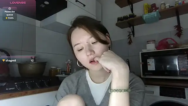 Snapshot of DeenaCaho chatting on 11/26/25, 02:40 DeenaCaho online show from 11/26/25, 02:40