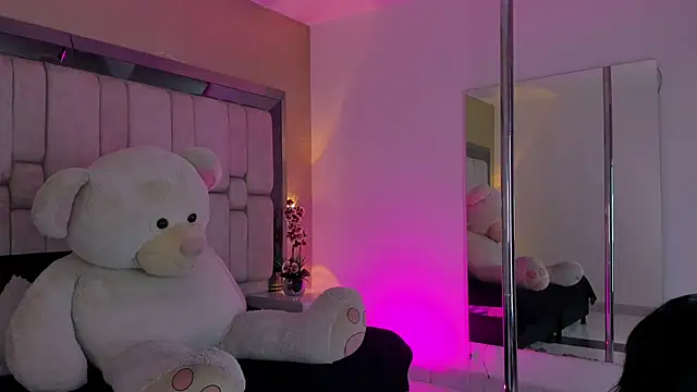 SnakeMuse online show from 11/29/25, 04:26