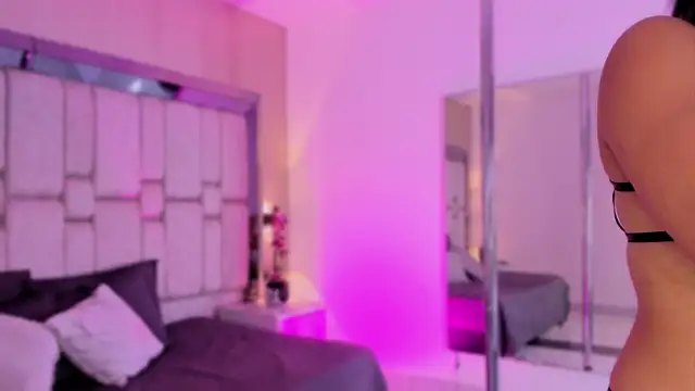 SnakeMuse online show from 12/04/25, 03:49