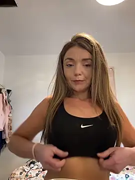 Snapshot of miatate chatting on 02/11/26, 12:32 miatate online show from 02/11/26, 12:32