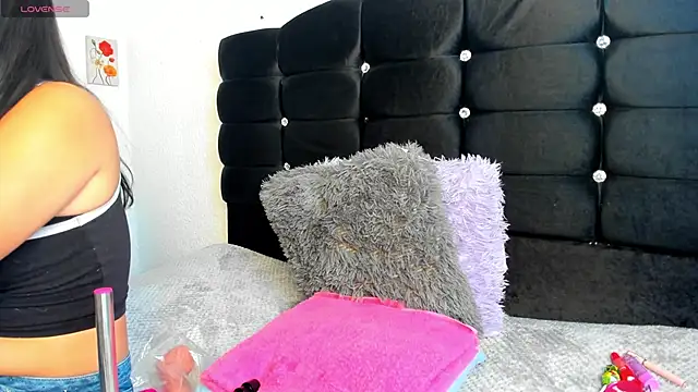 Dulce1 sofia01 online show from 11/26/25, 02:51