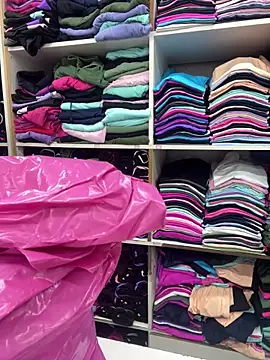 Snapshot of Monahliza chatting on 12/01/25, 03:28 Monahliza online show from 12/01/25, 03:28