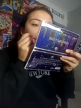 Snapshot of Ary_Rosse- chatting on 11/21/25, 09:08 Ary Rosse- online show from 11/21/25, 09:08