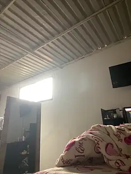 julianlondo111 online show from 12/05/25, 01:42