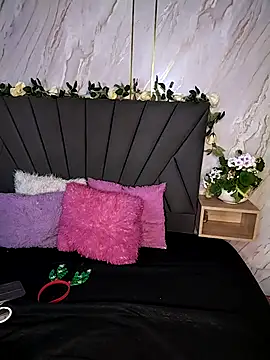 Snapshot of Luna_Scarllet chatting on 11/27/25, 04:14 Luna Scarllet online show from 11/27/25, 04:14