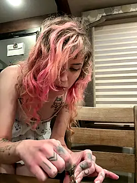 needlefaceUwU online show from 11/15/25, 12:41