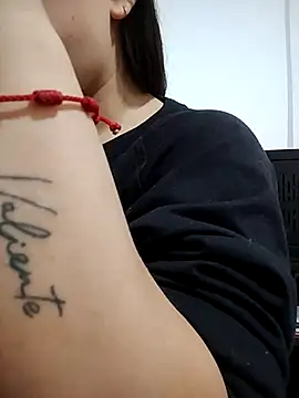 Snapshot of OliviaMartinez2 chatting on 11/19/25, 02:22 OliviaMartinez2 online show from 11/19/25, 02:22