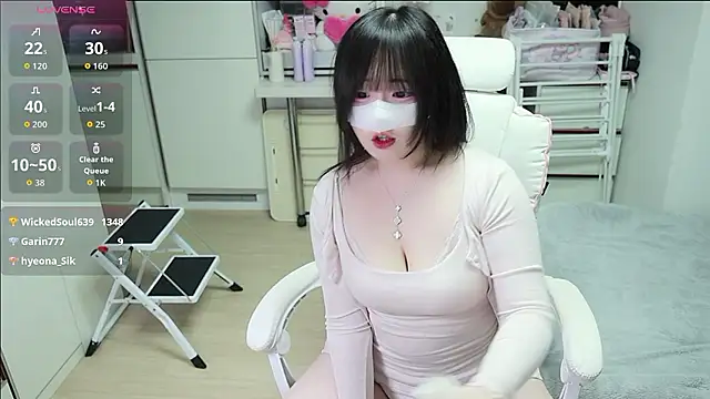 kimhyeona2005 online show from 04/17/26, 12:08